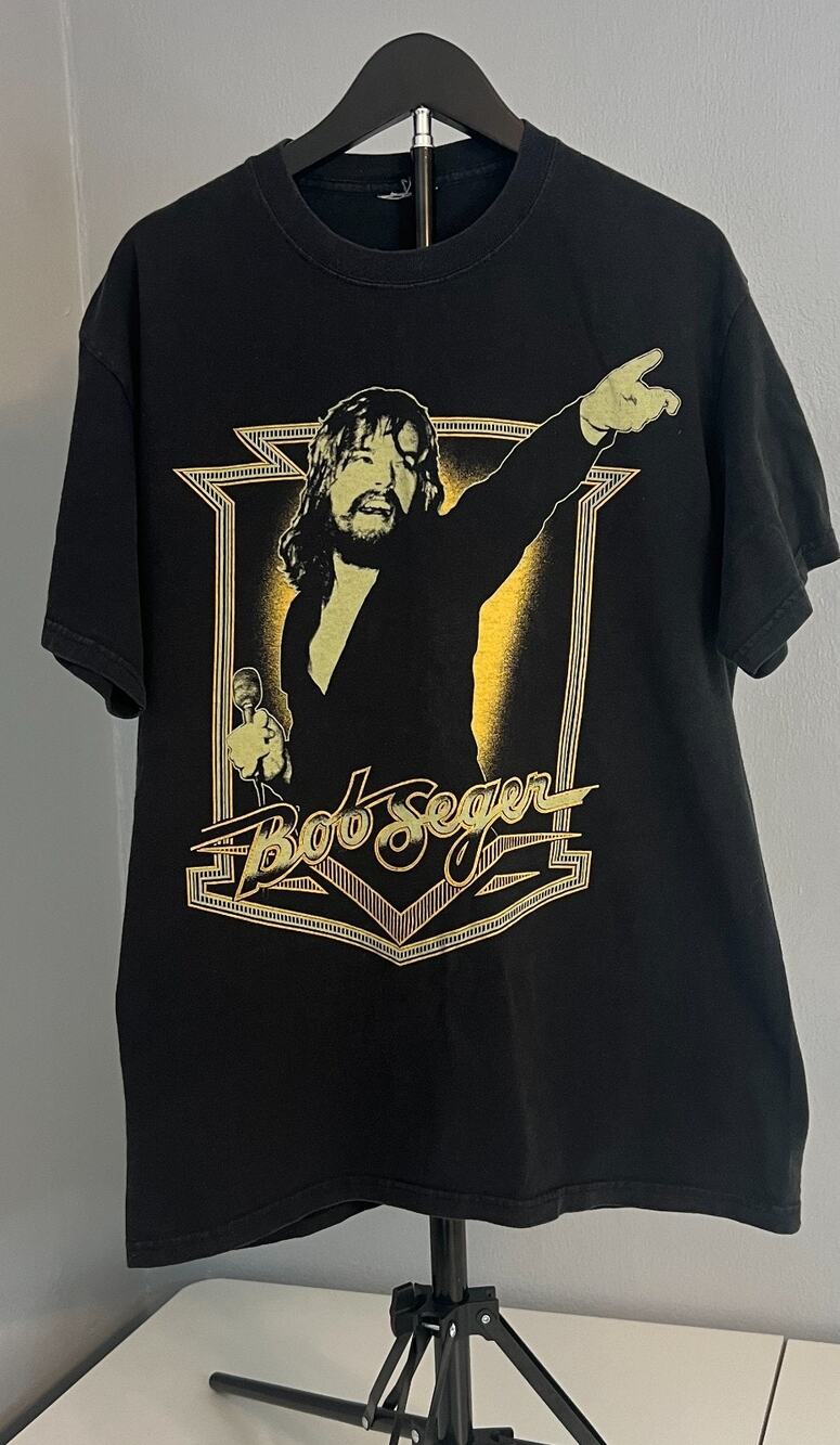 Bob Seger T-Shirt Mens Large Black Rock and Roll Never Forgets 2011 Tour Graphic